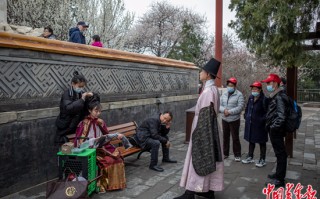 汉服穿搭拍照姿势男生，穿汉服拍照姿势