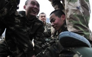 摸硬了武警的的大J8，